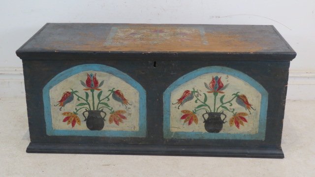 Early dovetailed pine blanket chest with potted tulips paint decoration (1 of 7)
