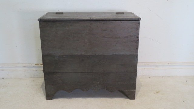 19th century pine meal bin in old gray paint with interior divider (1 of 7)