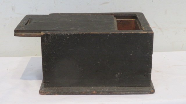 Sliding lid pine candle box in old green paint (1 of 5)