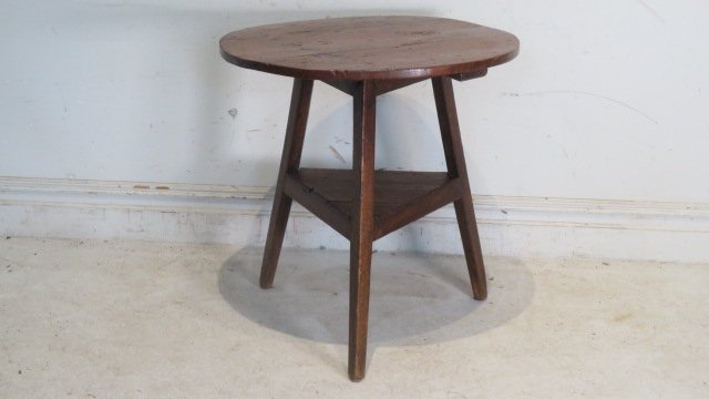 Pine cricket table (1 of 4)