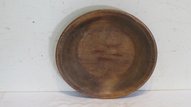 Early round wood turned serving tray (1 of 3)