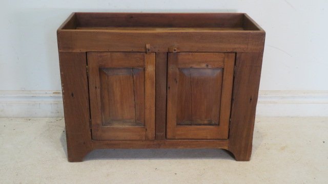 Diminutive poplar dry sink with hand-chamfered doors (1 of 5)