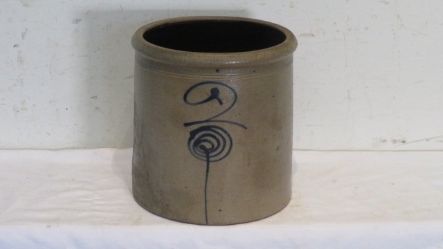 Midwestern 2-gal bee stinger stoneware crock, unmarked (1 of 6)