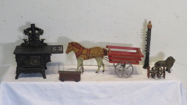 Group of 6 vintage toys (1 of 8)