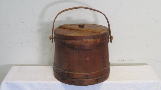 Large wood firkin with lid that has a knob (1 of 5)