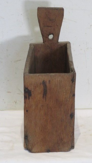 Mid-19th century walnut hanging clay pipe box (1 of 8)