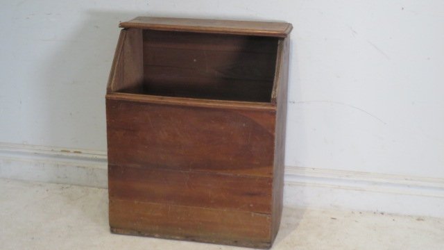 Late 19th century poplar kitchen kindling box (1 of 7)
