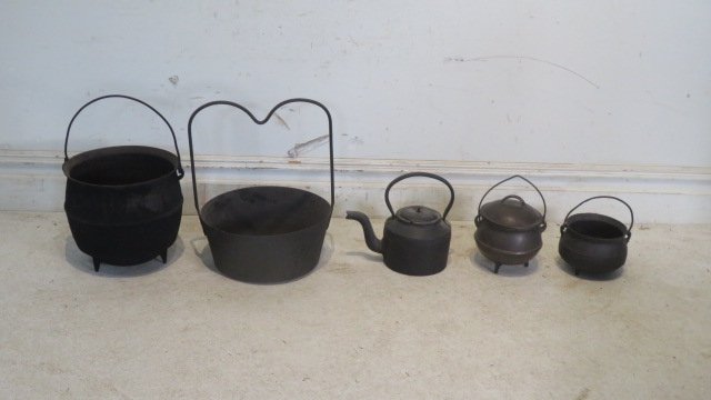 Group of 5 iron fireplace cookware accessories (1 of 4)