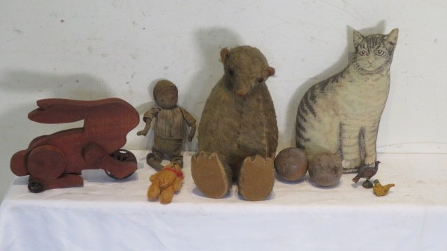 Group of 9 vintage toys (1 of 8)