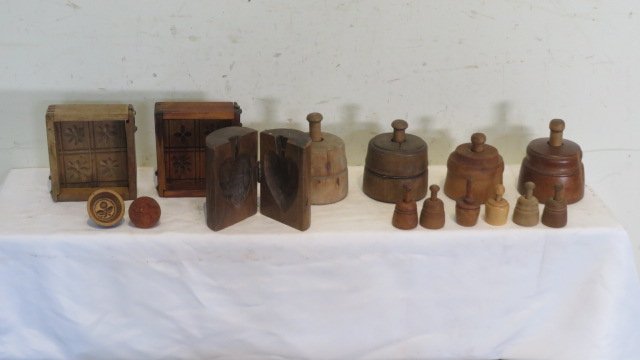 Group of 15 wooden molds (1 of 9)