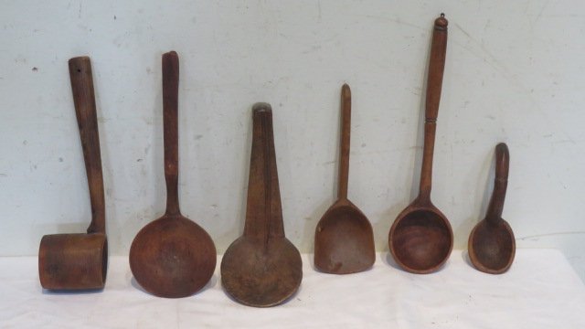 Group of 6 pcs of woodenware (1 of 6)
