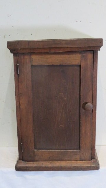Late 19th century poplar hanging cupboard (1 of 4)