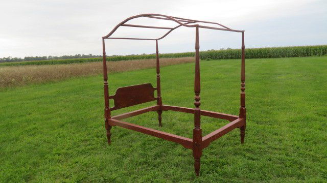 Newer arched canopy 4 poster bed (1 of 4)