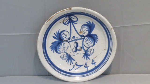 18th century Delft charger dated 1744 (1 of 6)