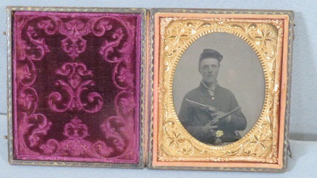 Civil War tintype of Union soldier holding 2 Colt Navy revolvers (1 of 4)
