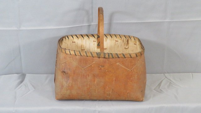 New England birch bark Native American basket (1 of 5)