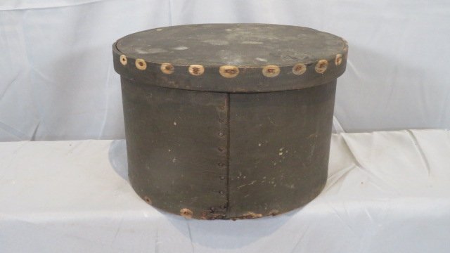 Large wood pantry box in old putty paint with lid (1 of 6)