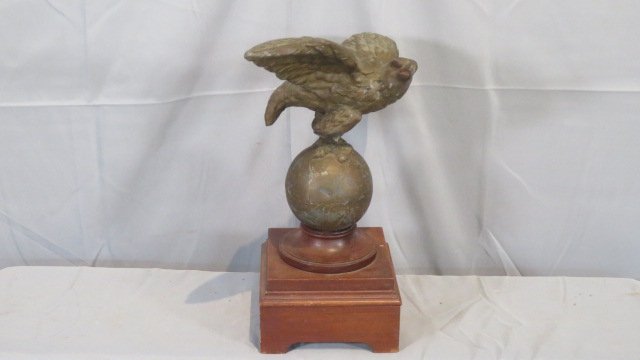 Hollow zinc spread wing eagle in worn old paint (1 of 7)