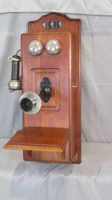 Walnut Stromberg-Carlsen  wall telephone (1 of 8)