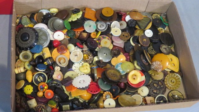 Group of assorted buttons including Bakelite and book (1 of 3)