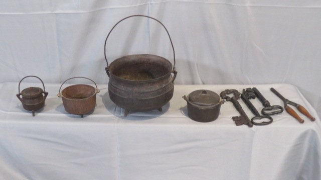 Group of 8 cast iron items (1 of 5)