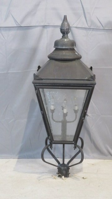 Brass post lamp (1 of 4)