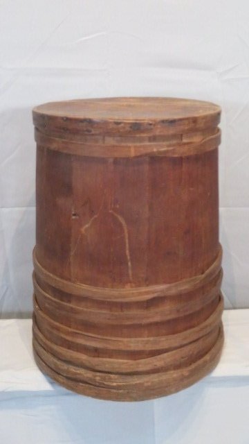 Early wood barrel with wood buttonhole staves with lid (1 of 6)