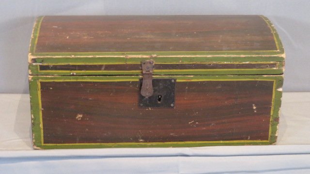 Pine dovetailed Maine dome topped box with original grain paint (1 of 6)