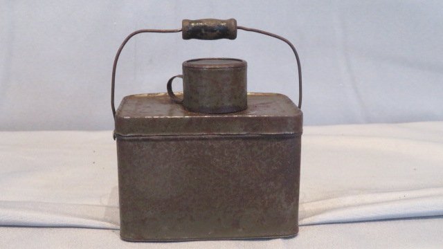 Tin salesman sample lunch pail (1 of 7)