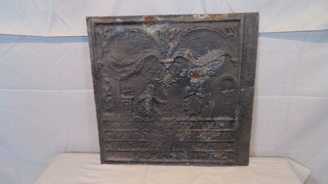 18th century cast iron fire back with a stage scene (1 of 6)