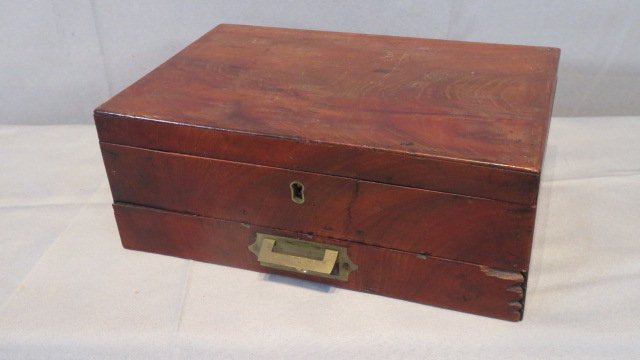 Early artist's box with drawer (1 of 8)