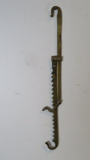 Late 18th/early 19th century brass lighting trammel: Late 18th/early 19th century brass lighting trammel, adjustable catch has a bird's head on end, adjustable from 16"L to 27"L