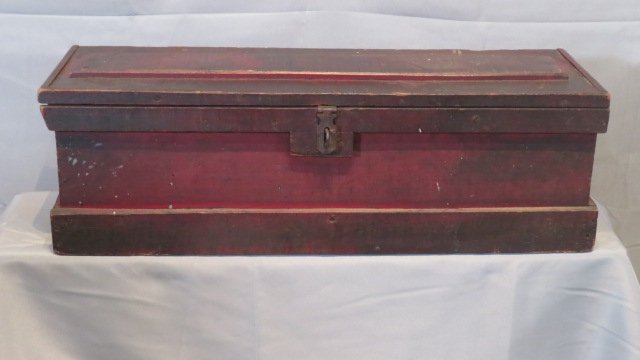 Poplar tool box in old red paint (1 of 6)