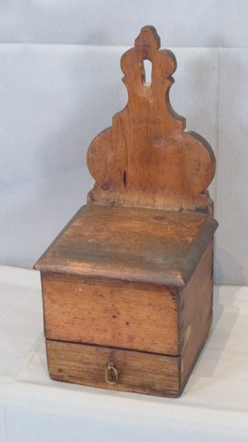 Pine 19th century dovetailed hanging salt box with drawer (1 of 8)