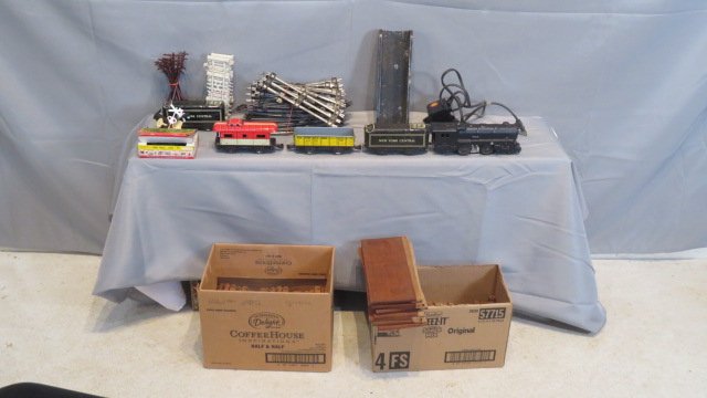 Lincoln Logs and Marx Train (1 of 8)