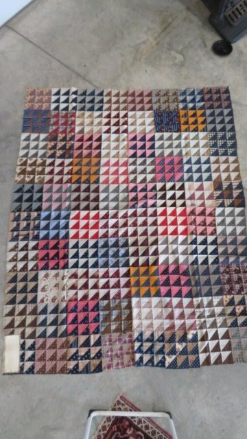 1902 Ocean Waves quilt top with note of provenance (1 of 3)