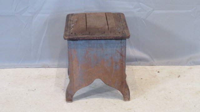 Late 19th century pine Indiana shoeshine box in old blue paint (1 of 4)