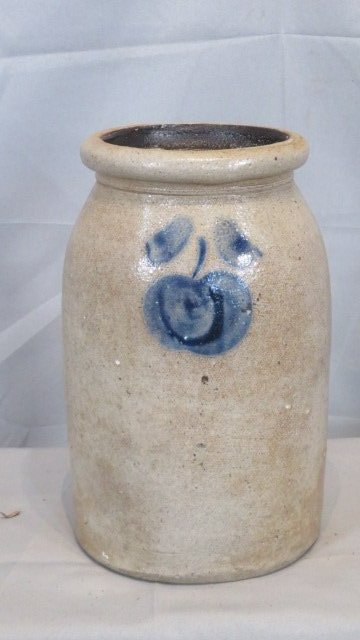 Unmarked Ohio canning jar with blue apple (1 of 5)