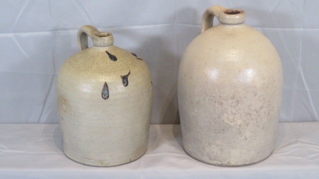 2 unmarked stoneware jugs with drips (1 of 4)