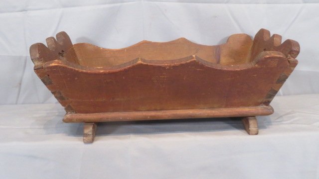 Pine dovetailed rectangular apple box with hearts (1 of 8)