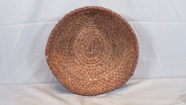 Early rye straw basket (1 of 2)