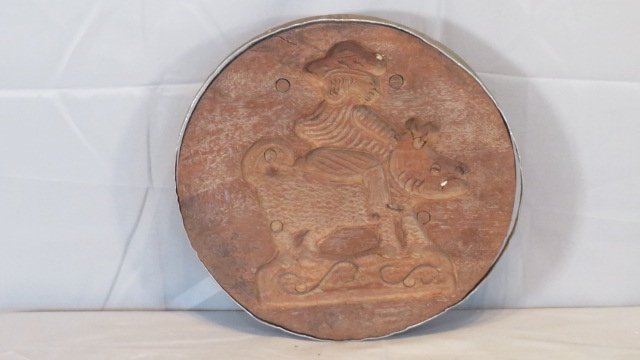 Large wooden figural cheese mold (1 of 4)