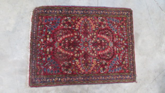 Mid-20th century Sarouk hand-woven throw rug (1 of 4)
