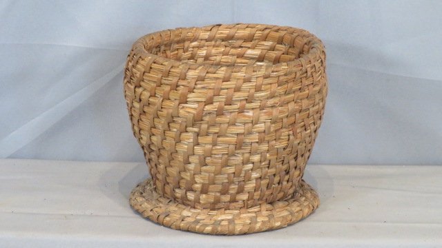 Rye straw basket in the form of an urn: Rye straw basket in the form of an urn, 7"T x 8.5"D