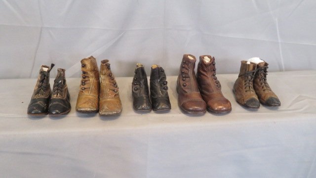 5 pairs of late 19th century children's shoes: 5 pairs of late 19th century children's shoes, 3 pairs have buttons, and 2 pairs have laces, largest pair is 4.5"T x 7"L
