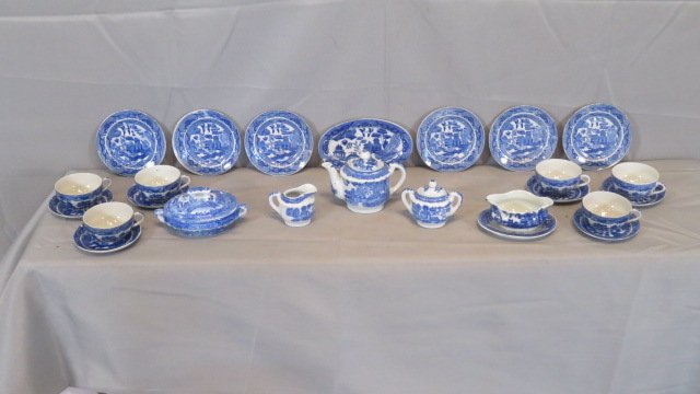 24 pcs of Blue Willow child's china tea set complete for 6 people (1 of 6)