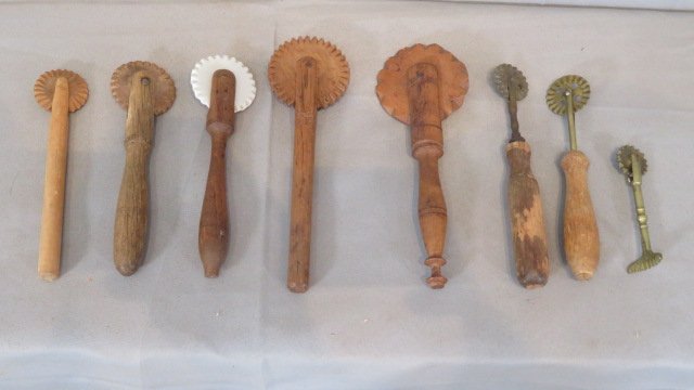 Collection of 8 pie crimpers (1 of 4)