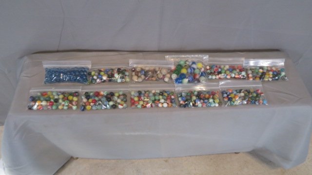 Over 500 vintage marbles (1 of 12)