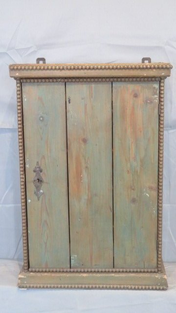Painted pine hanging cupboard (1 of 6)