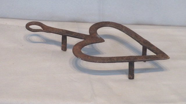 Early hand wrought iron trivet in form of a heart (1 of 4)